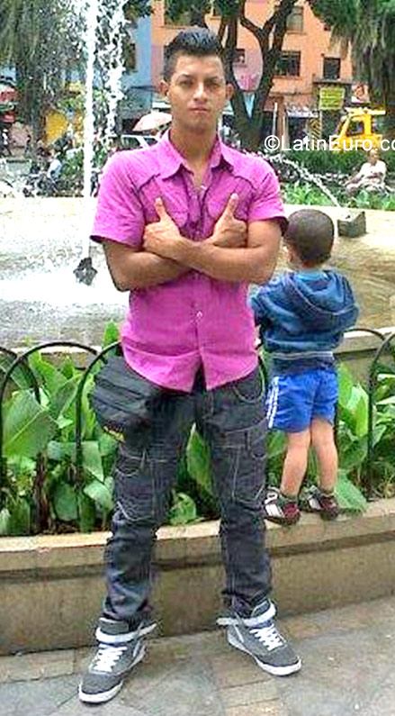 Date this happy Colombia man Juan from Medellin CO22638