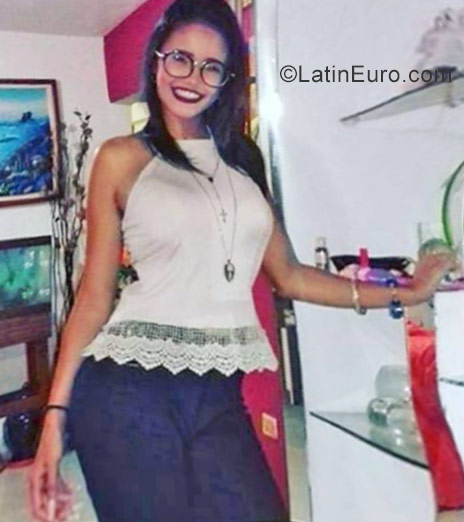 Date this georgeous Venezuela girl Audymar from Miranda VE1054