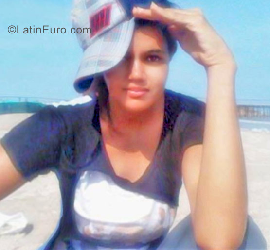 Date this fun Colombia girl Yileth from Riohacha CO22655