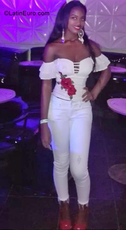 Date this cute Colombia girl Dignia from Quibdo CO22665