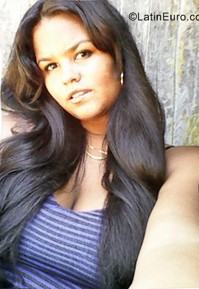 Date this voluptuous Cuba girl Yami from Santiago de cuba CU149