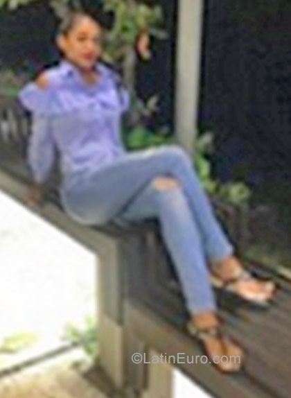 Date this young Dominican Republic girl Derfin18 from Santo Domingo DO30627