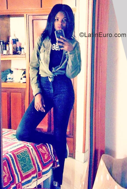 Date this georgeous Colombia girl Yenny from Bogota CO22668