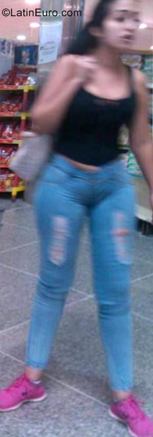 Date this hard body Venezuela girl Idres from caracas VE1061