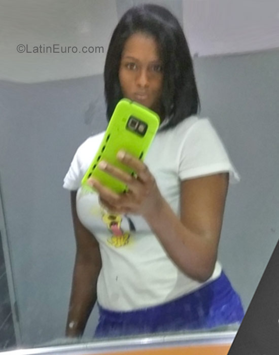 Date this foxy Dominican Republic girl Yaenilis from Santo Domingo DO37593