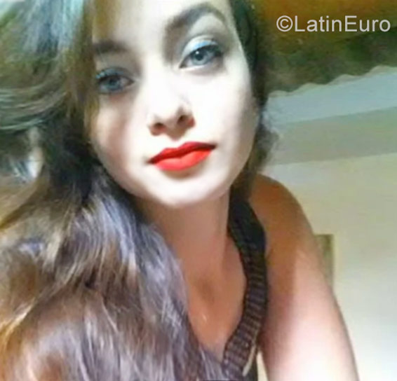 Date this voluptuous Colombia girl Andrea from Bogota CO22698