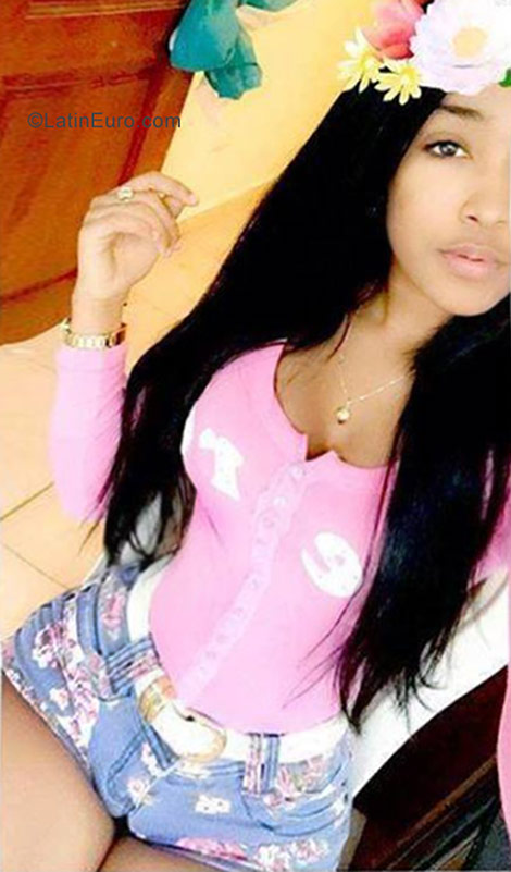 Date this fun Dominican Republic girl Carolina from La Romana DO30668