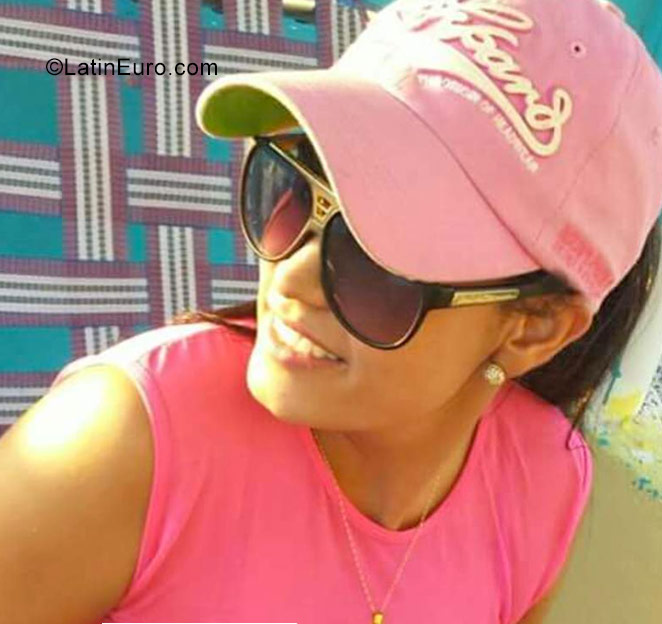 Date this pretty Colombia girl Nataly from Medellin CO22707