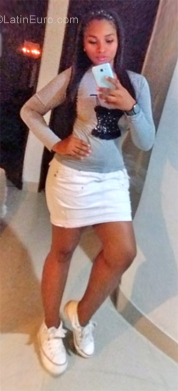 Date this georgeous Colombia girl Vivana from Cali CO22714