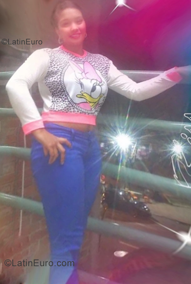 Date this gorgeous Colombia girl Victoria from Medellin CO22722