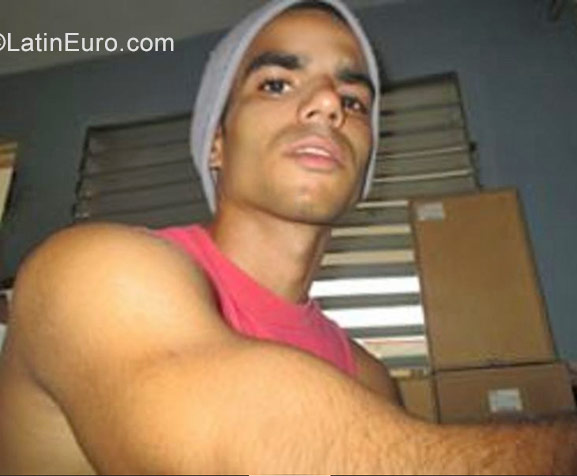 Date this georgeous Cuba man Alexander from Cuba CU155
