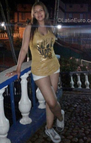 Date this tall Colombia girl Helen from Bogota CO22729
