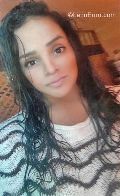 Date this sensual Venezuela girl Embeth from Ciudad Ojeda VE1074
