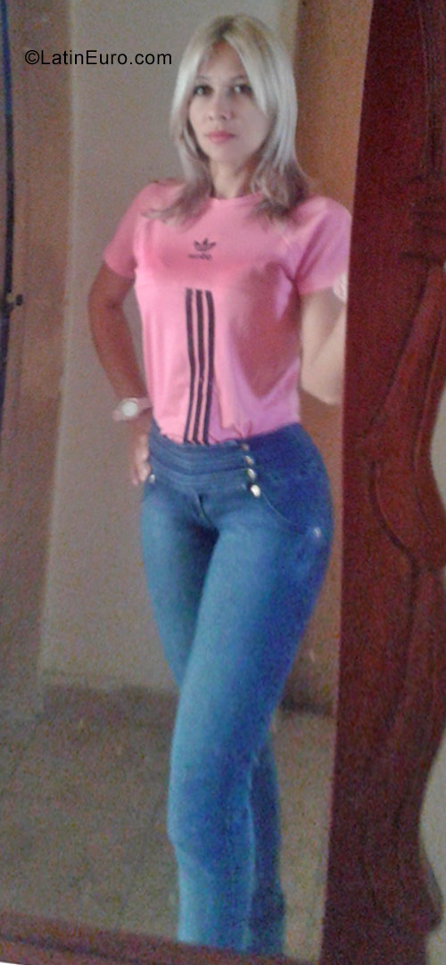 Date this sultry Venezuela girl Deysi from Maracay VE1075