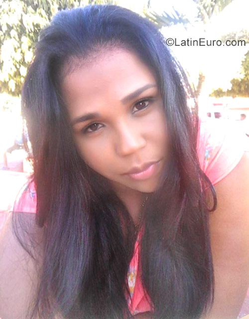 Date this passionate Dominican Republic girl Mia from Santo Domingo DO30710