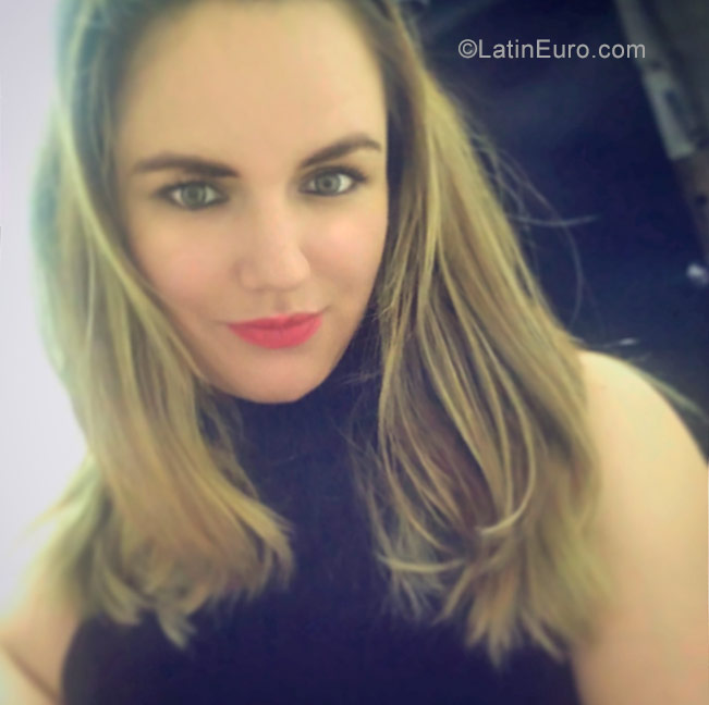 Date this young Colombia girl Diana from Medellin CO22744