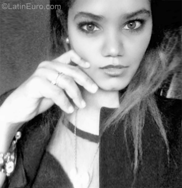 Date this stunning Dominican Republic girl Layla from Santo Domingo DO30741