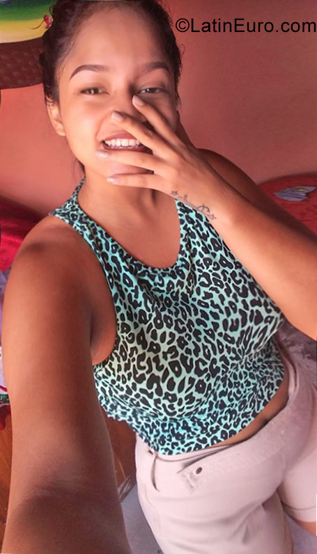 Date this delightful Ecuador girl Daniela from Guayaquil EC224