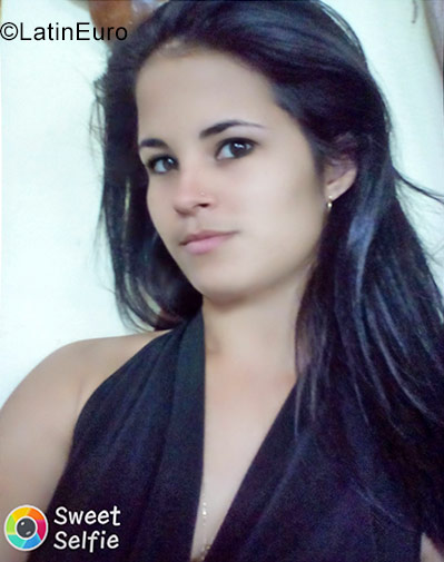 Date this passionate Cuba girl Elsa from Havana CU164