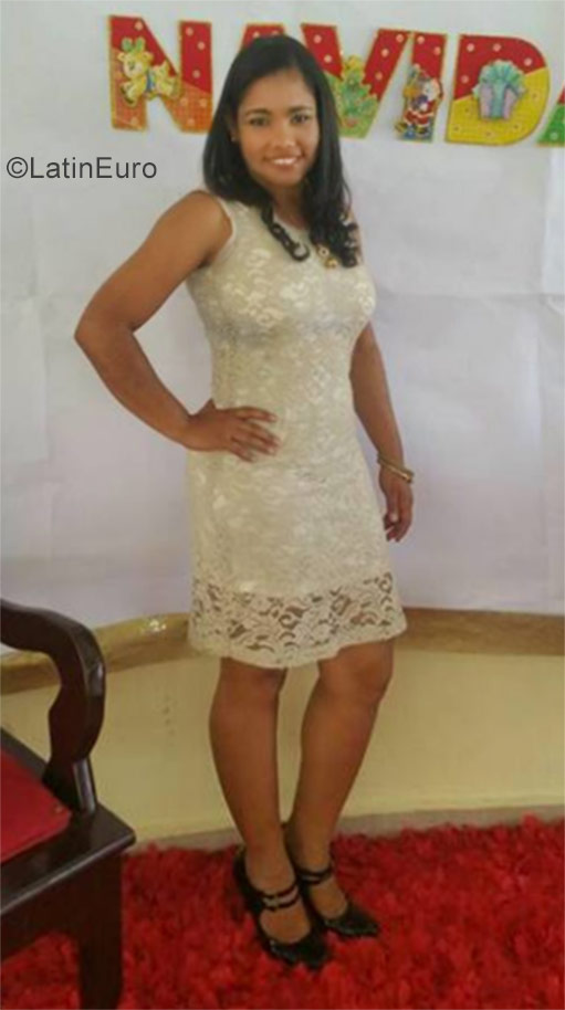 Date this sultry Dominican Republic girl Rosa from Bonao DO30803