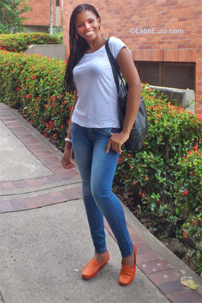 Date this tall Colombia girl Mara from Cali CO22816