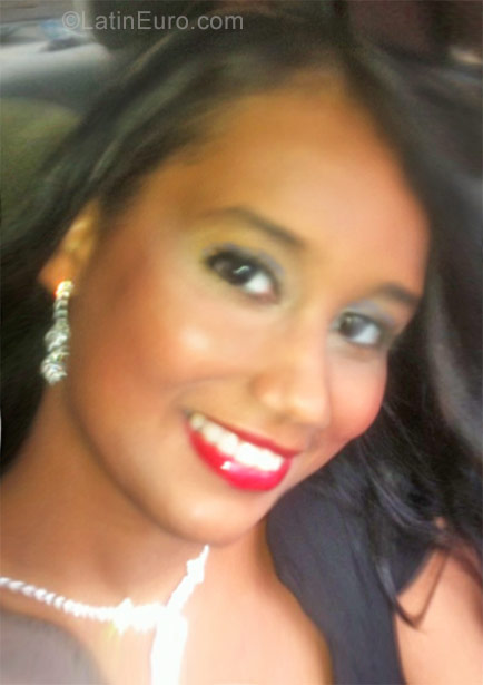 Date this georgeous Dominican Republic girl Madde from Santo Domingo DO30824