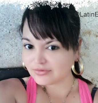 Date this nice looking Colombia girl Yurabeth from Bucaramanga CO22819
