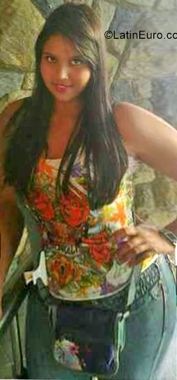 Date this lovely Venezuela girl Ariana from Caracas VE1119