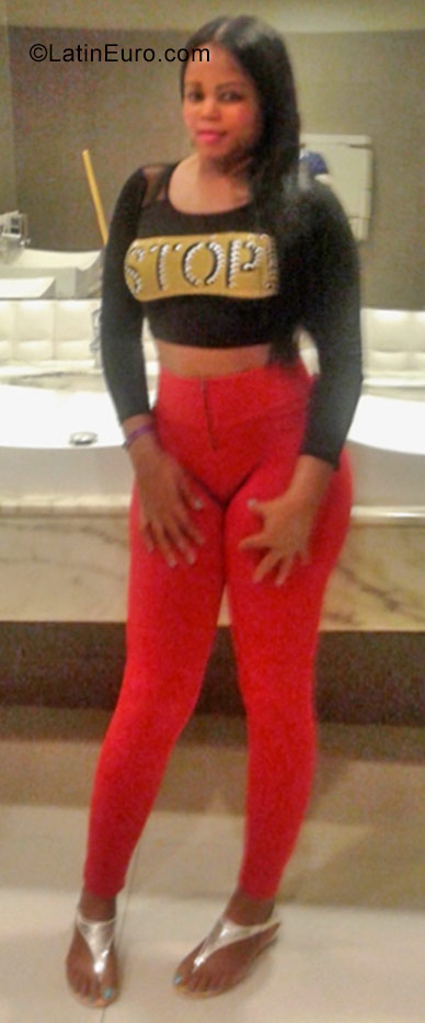 Date this hard body Dominican Republic girl Helena from Santiago DO30854