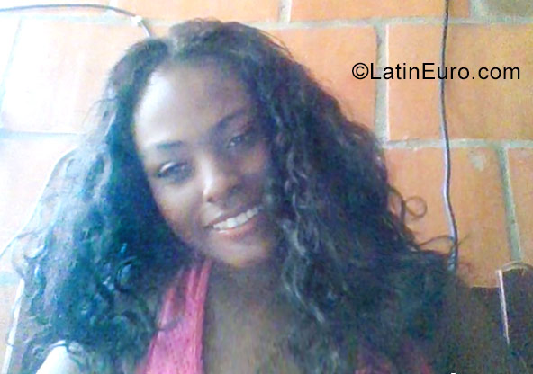 Date this attractive Colombia girl Marcela from Cali CO22839