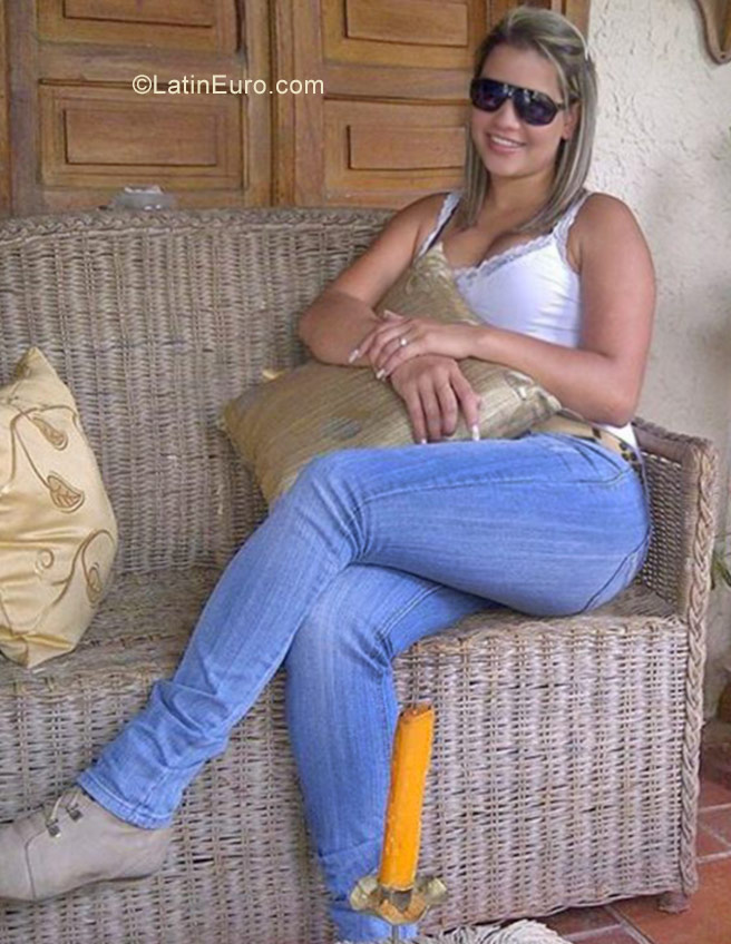 Date this beautiful Venezuela girl Emely from Valencia VE1132