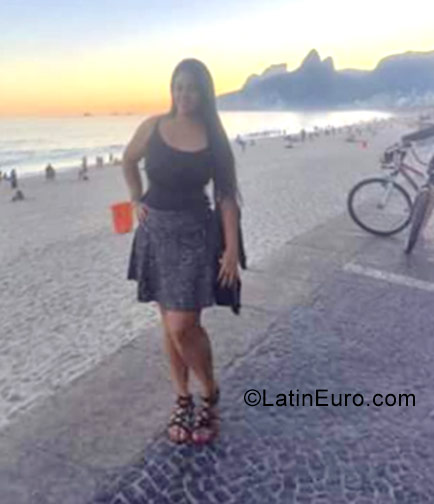 Date this voluptuous Brazil girl Thais from Rio de Janeiro BR10668