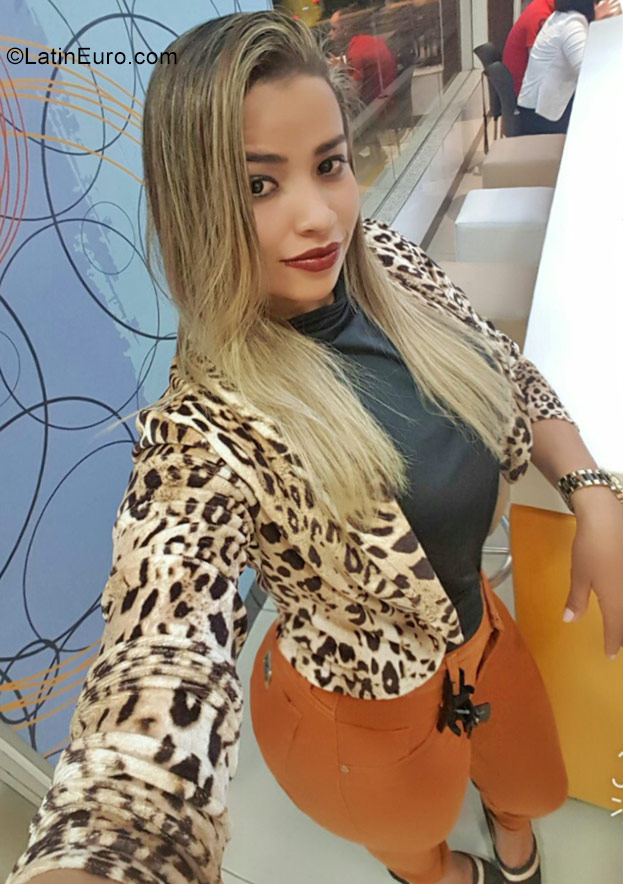 Date this sensual Brazil girl Luane from Joinville BR10376
