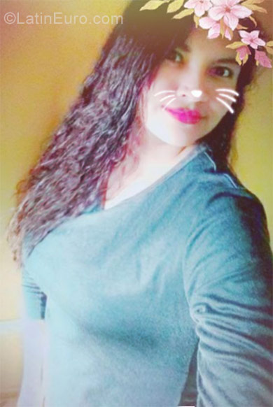 Date this good-looking Peru girl Raquel from Lima PE1177