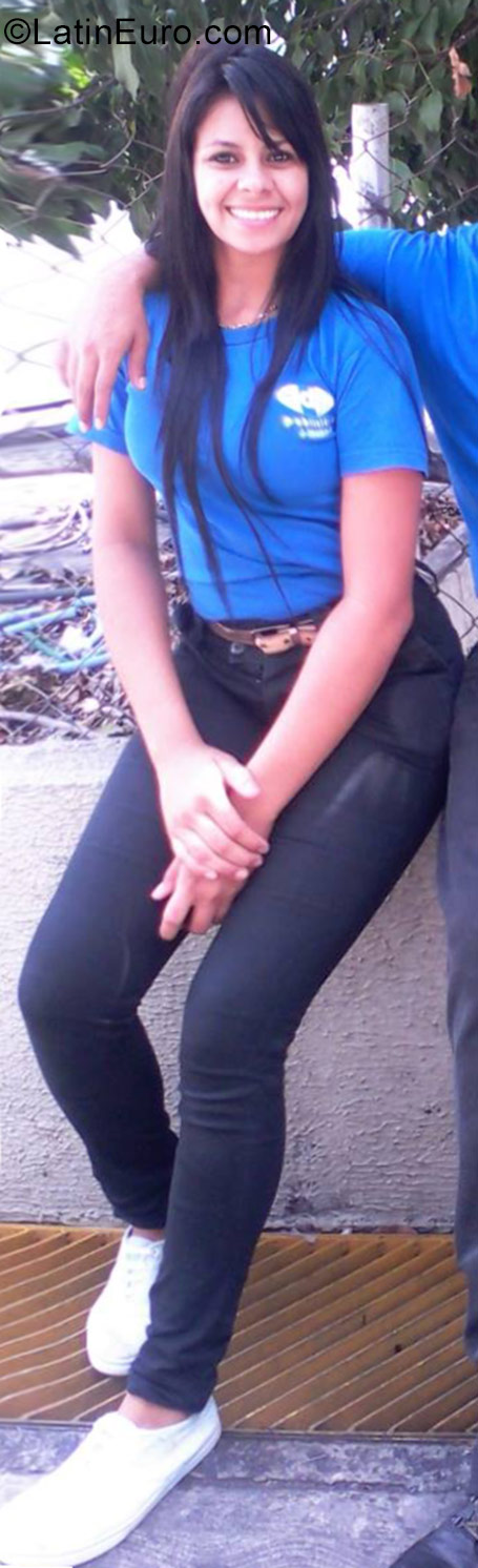 Date this athletic Venezuela girl Grey from Caracas VE1143