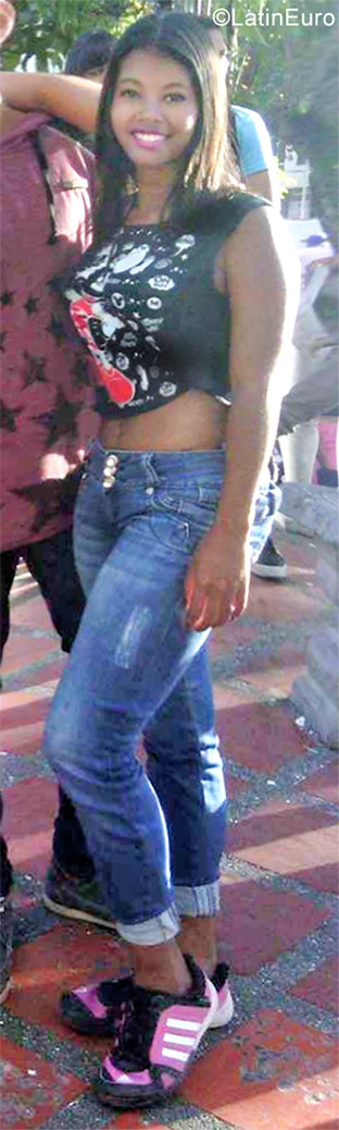 Date this sultry Venezuela girl Mayerlyn from Guatire VE1147