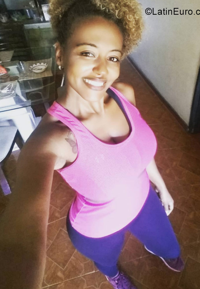 Date this stunning Colombia girl Diana from Cali CO22878