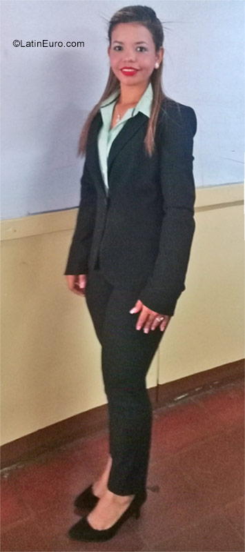 Date this hot Nicaragua girl Helen from Managua NI196