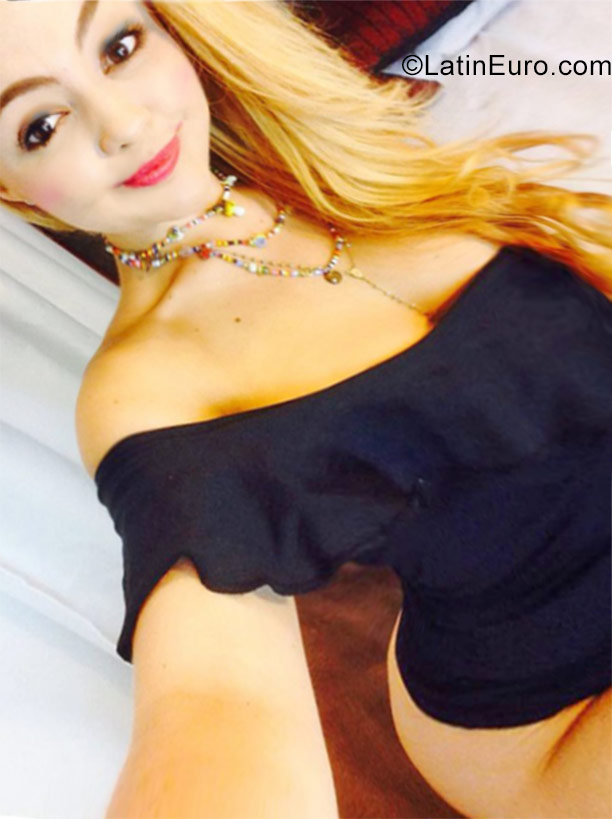 Date this hard body Colombia girl Camila from Medellin CO22923