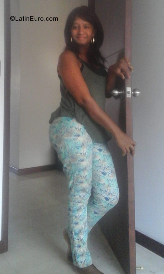 Date this exotic Colombia girl Liliana from Cali CO22924