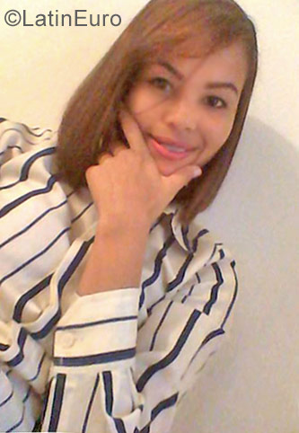 Date this gorgeous Venezuela girl Asdrielys from Maturin VE1185