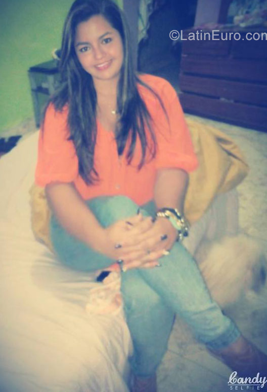 Date this pretty Colombia girl Maria from Bogota CO22937