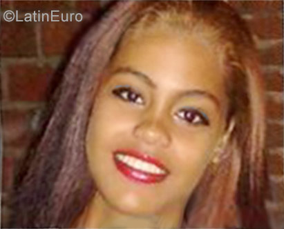Date this pretty Cuba girl Eliane from Havana CU187