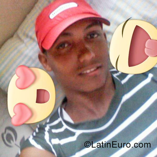 Date this beautiful Venezuela man Franklin from Caracas VE1198