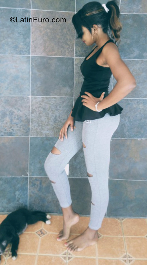 Date this passionate Dominican Republic girl Jean from Santo Domingo DO30963