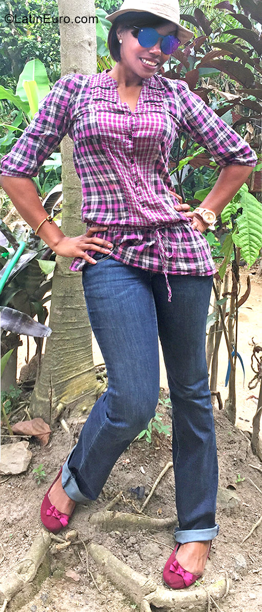 Date this fun Dominican Republic girl Carolina from Santo Domingo DO30976