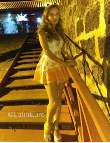 Date this athletic Colombia girl Naufar from .. CO22964