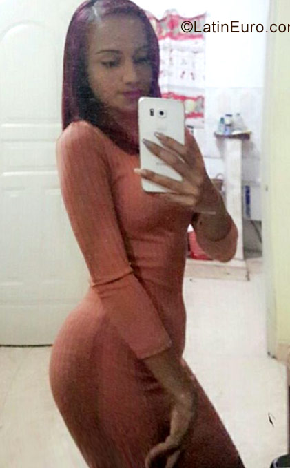 Date this charming Dominican Republic girl Geshel from San Pedro De Macorís DO30999