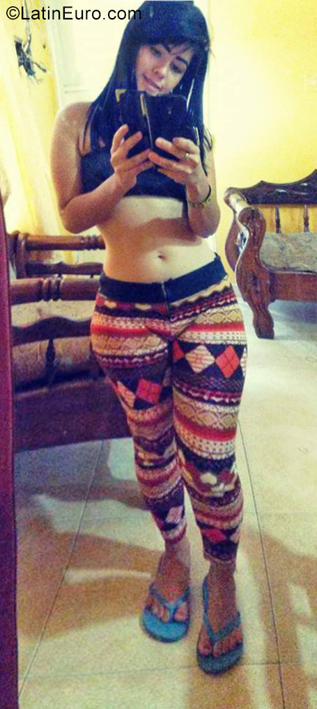Date this voluptuous Venezuela girl Navila from Botabanero VE1232