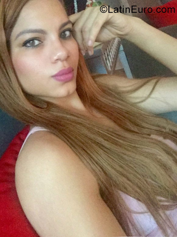 Date this happy Dominican Republic girl Sofia from Santo Domingo DO31045